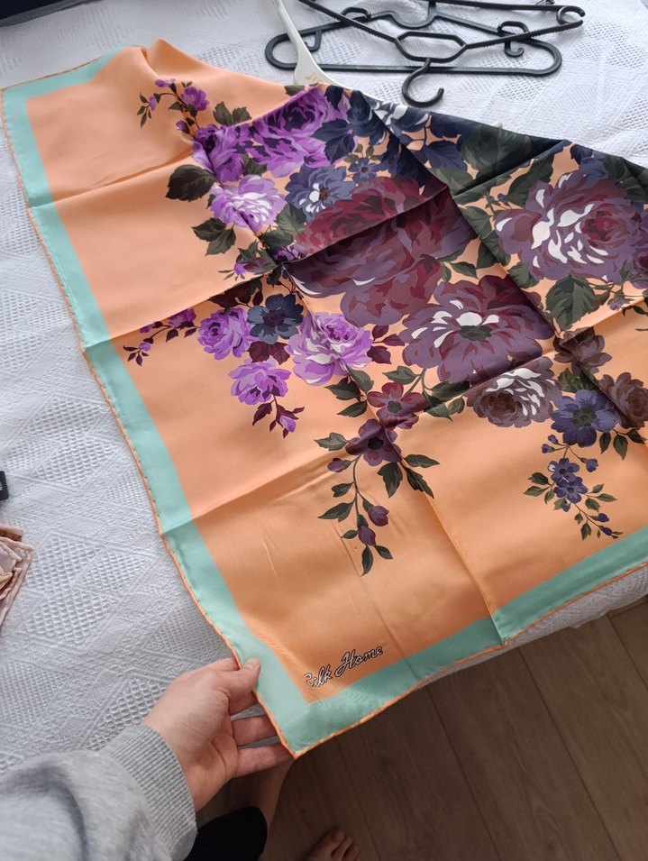 Çiçek Desenli Çok Renkli İpek Eşarp - Görsel 5