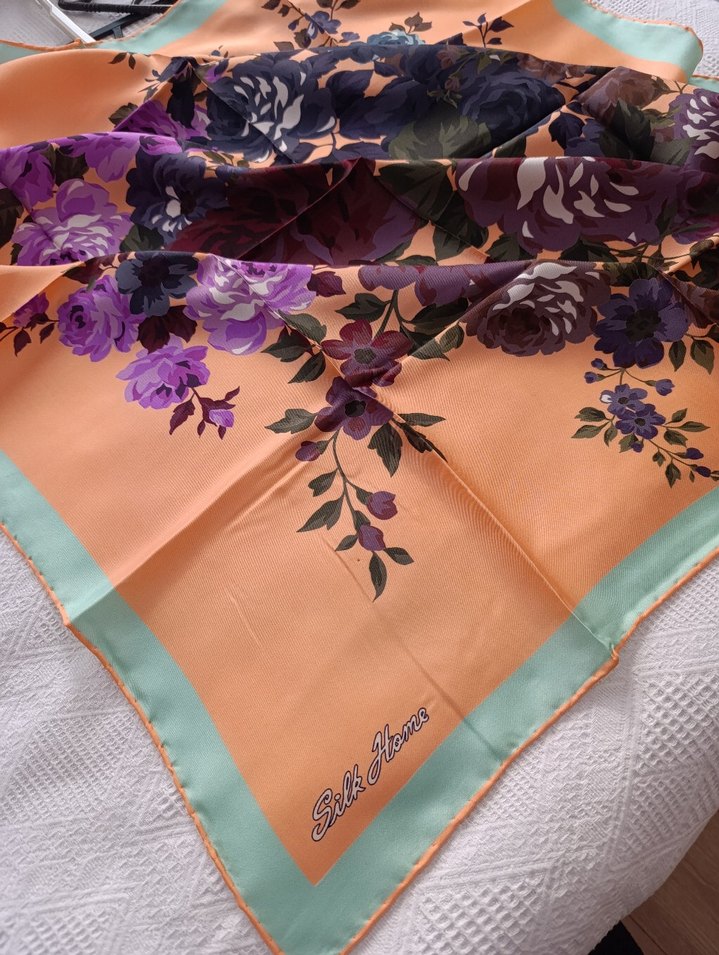 Çiçek Desenli Çok Renkli İpek Eşarp - Görsel 4