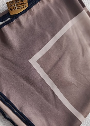 Bej Gri Çiçek Desenli İpek eşarp - Görsel 4