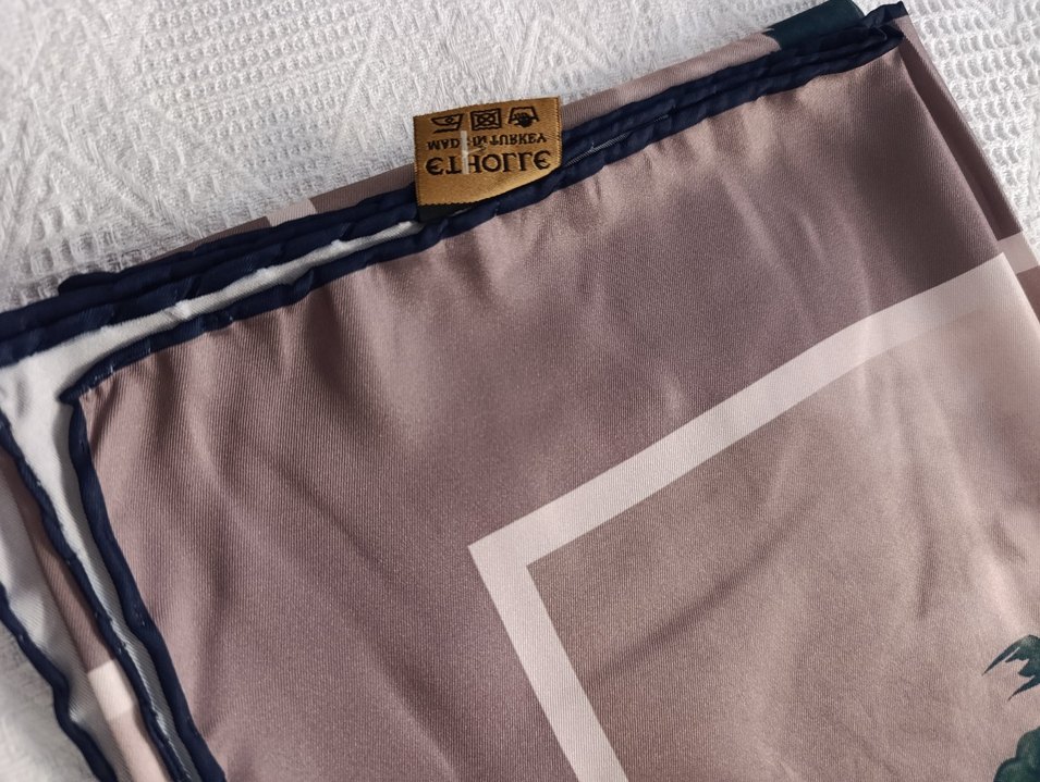 Bej Gri Çiçek Desenli İpek eşarp - Görsel 3