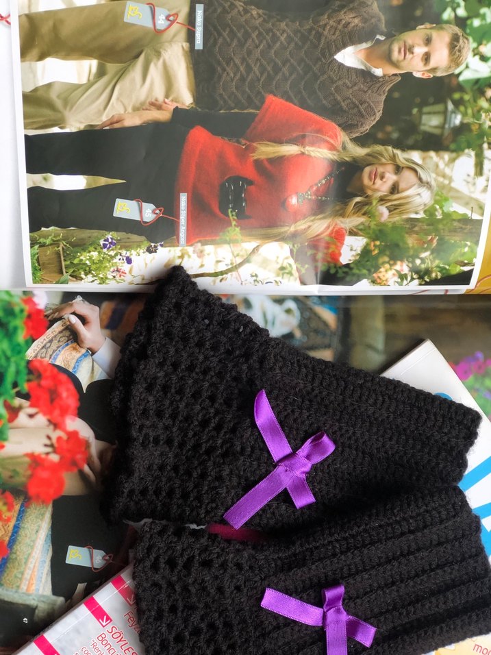 Mor Fiyonklu Siyah Örgü Eldiven - Görsel 2