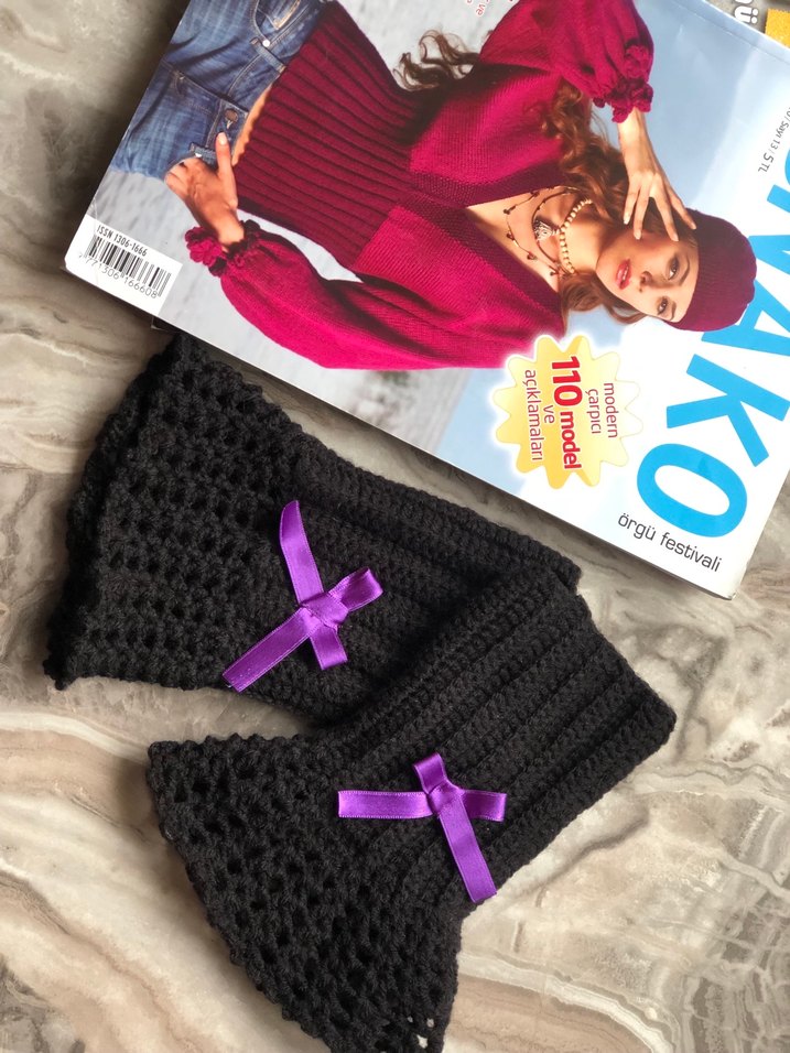 Mor Fiyonklu Siyah Örgü Eldiven - Görsel 3