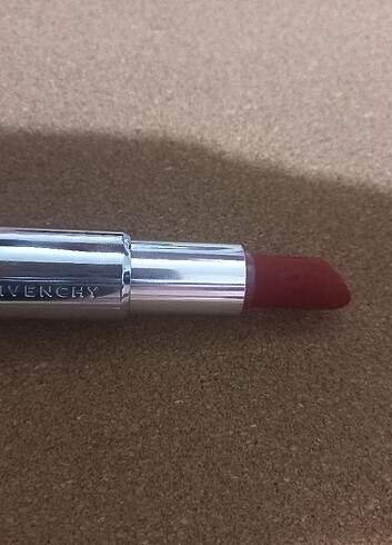  Beden Givenchy ruj