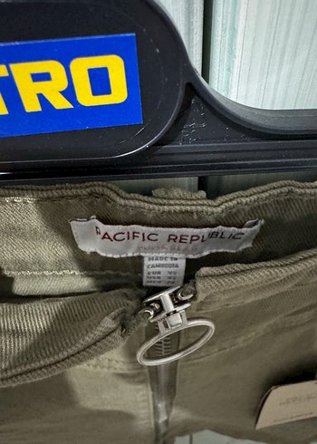 Bershka Bershka Kemer Detaylı Kısa Haki Mini Etek