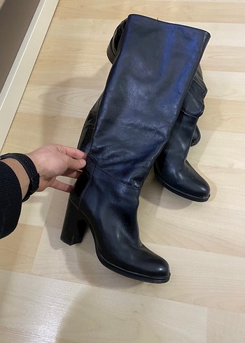 Orjinal Derimod Siyah topuklu Deri çizme - Görsel 2