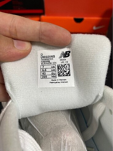 40 Beden beyaz Renk NEW BALANCE 9060 İTHAL AYAKKABI