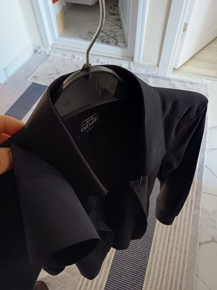 Siyah gömlek - Görsel 2