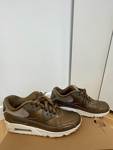 36 Beden kahverengi Renk Nike airmax model no 896497-901