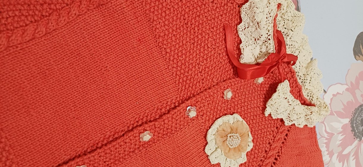 Kız Çocuk Kırmızı Nakışlı Düğmeli Hırka - Görsel 2