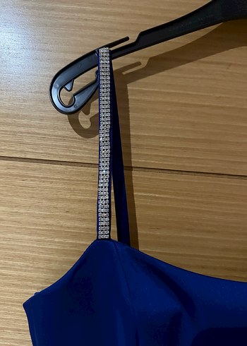 Parlak Mavi Askılı Midi Elbise - Görsel 7