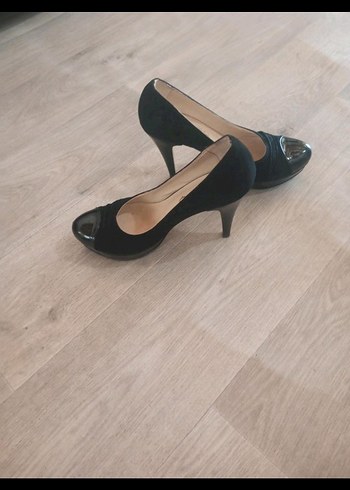 39 Beden Klasik Siyah Tokalı Topuklu Stiletto