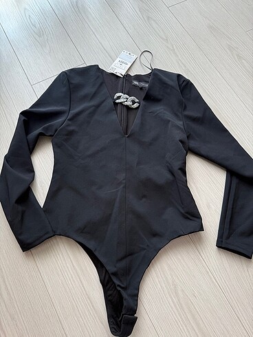 Zara taşlı body