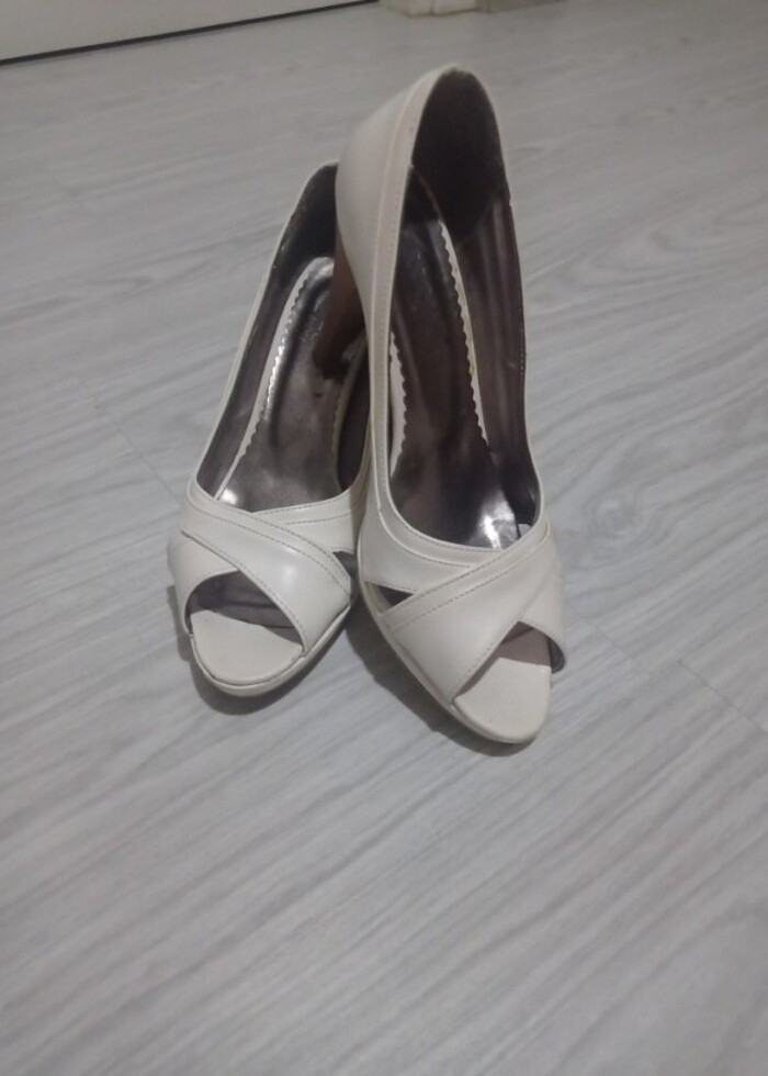 Beyaz topuklu - Görsel 3