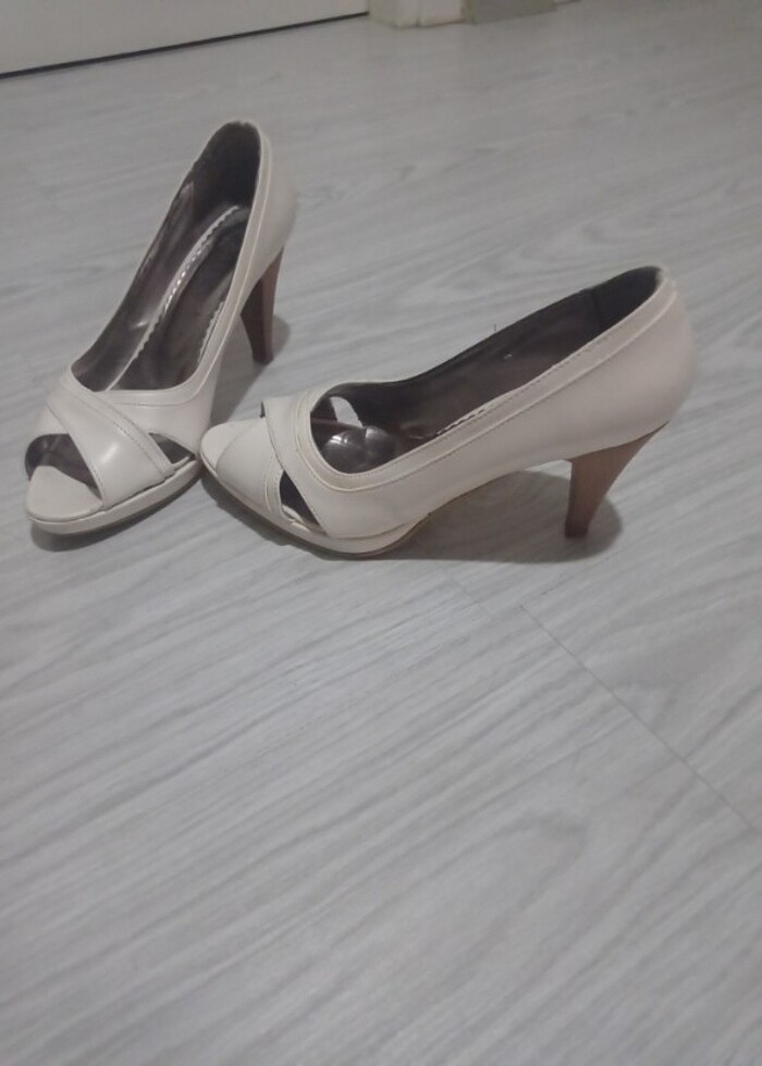 Beyaz topuklu - Görsel 4
