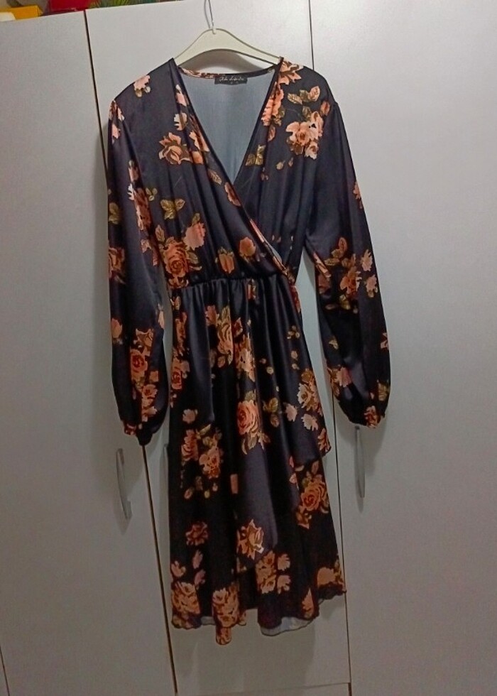 Çicek desenli elbise  - Görsel 2