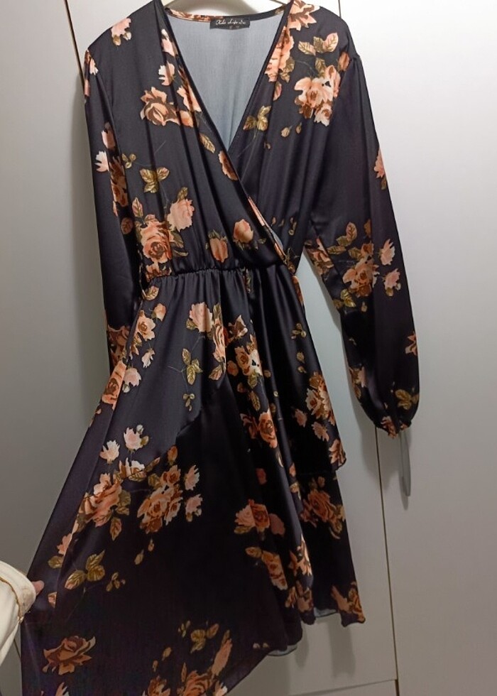 Çicek desenli elbise  - Görsel 4