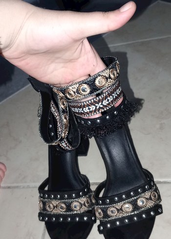 Desenli Siyah Tokalı Blok Topuklu Kadın Ayakkabı - Görsel 2