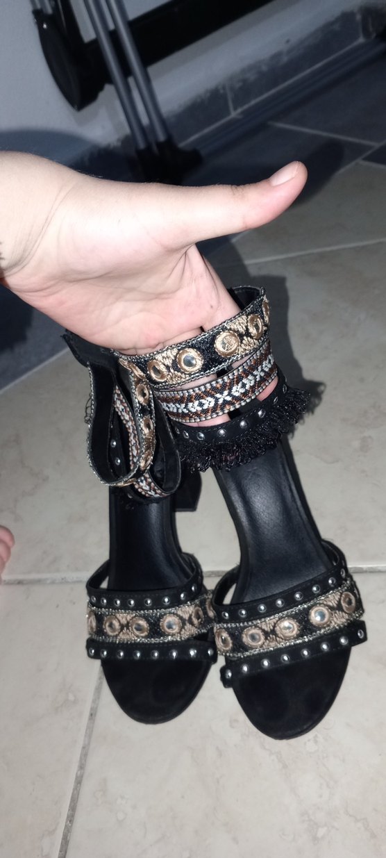 Desenli Siyah Tokalı Blok Topuklu Kadın Ayakkabı - Görsel 2