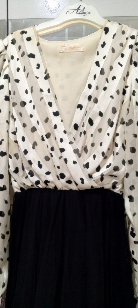 Uzun Kollu Puantiyeli V Yaka Uzun Elbise - Görsel 2