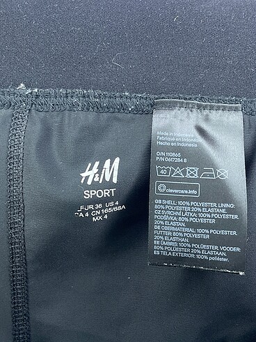 36 Beden siyah Renk H&M Mini Şort %70 İndirimli.