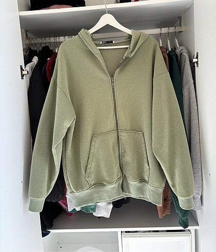 Sweatshirt