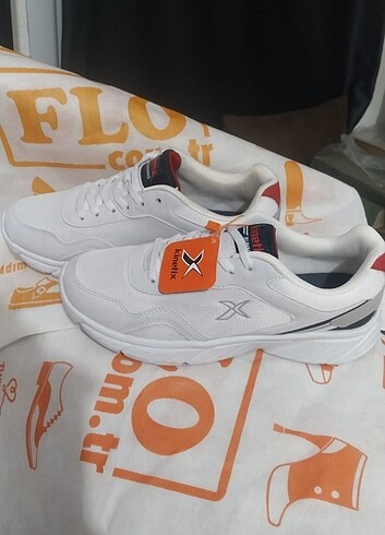 Kinetix Beyaz unisex spor ayakkabisi