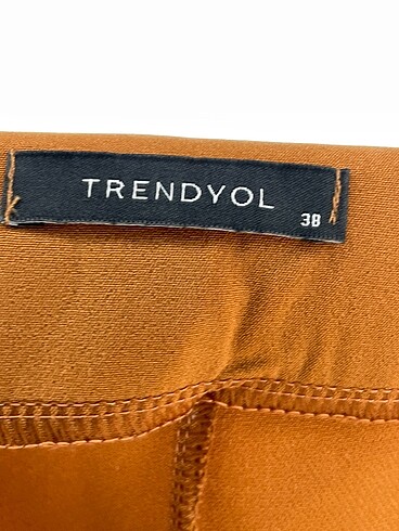 38 Beden kahverengi Renk Trendyol & Milla Mini Şort %70 İndirimli.