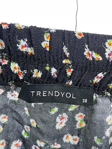 38 Beden çeşitli Renk Trendyol & Milla Mini Şort %70 İndirimli.
