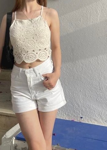 Kremrengi Dantel Detaylı crop
