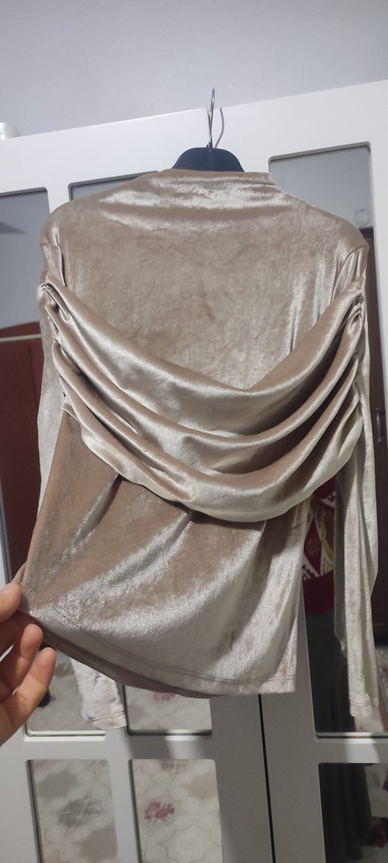 Bej Drapeli Yüksek Yakalı Kadın Bluz - Görsel 2