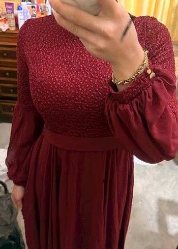 Zincir Detaylı Bordo Nakışlı Uzun Abiye Elbise - Görsel 2