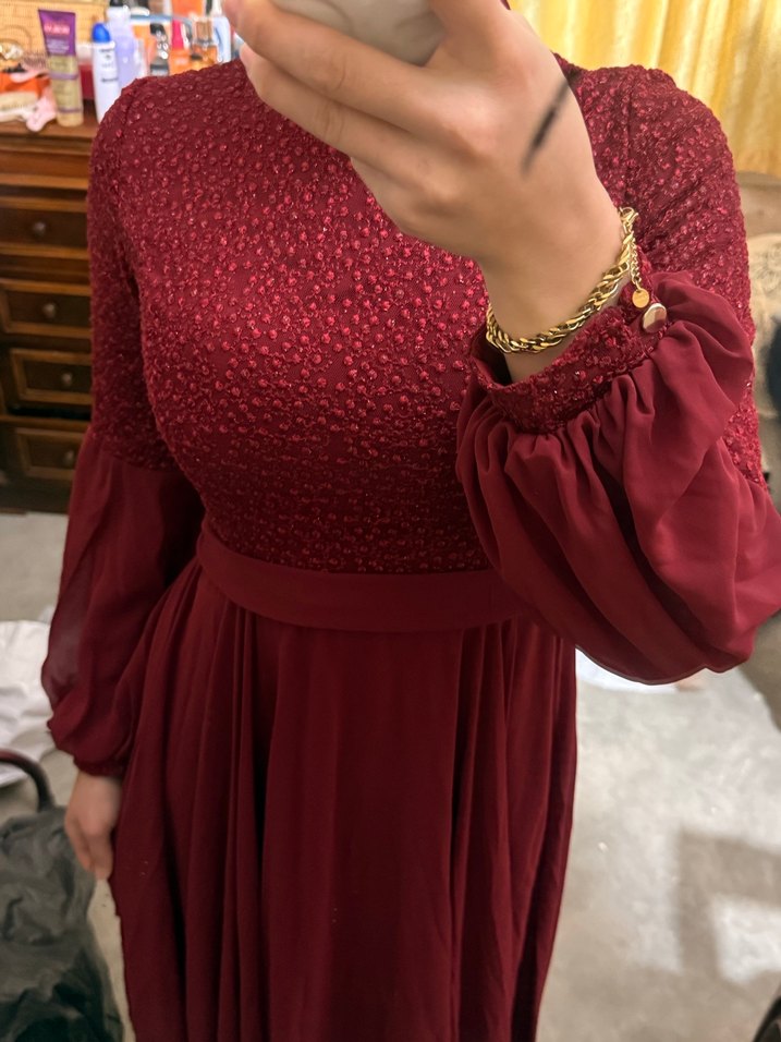 Zincir Detaylı Bordo Nakışlı Uzun Abiye Elbise - Görsel 2