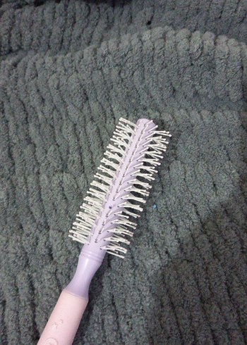 Yuvarlak Fırça ve Küçük Pembe Kutu - Görsel 3