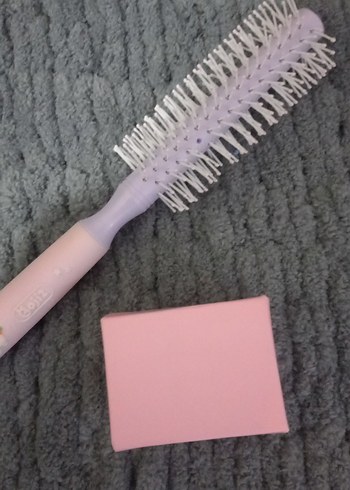 Yuvarlak Fırça ve Küçük Pembe Kutu - Görsel 5