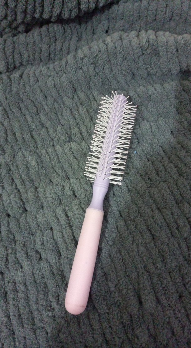 Yuvarlak Fırça ve Küçük Pembe Kutu - Görsel 4