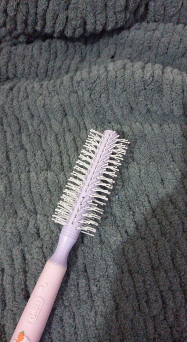 Yuvarlak Fırça ve Küçük Pembe Kutu - Görsel 3