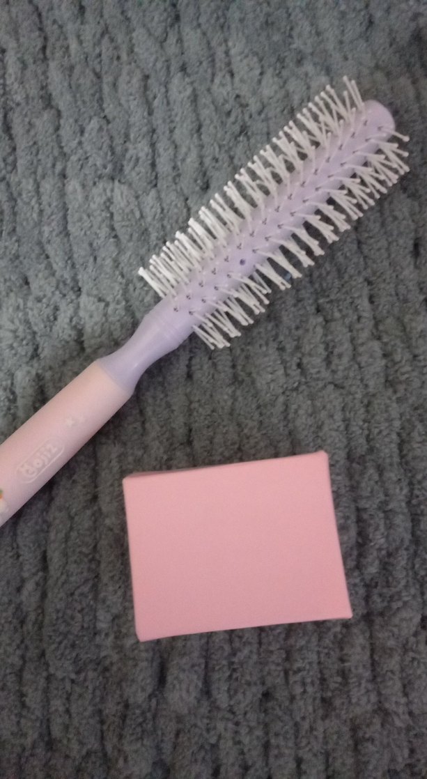 Yuvarlak Fırça ve Küçük Pembe Kutu - Görsel 5