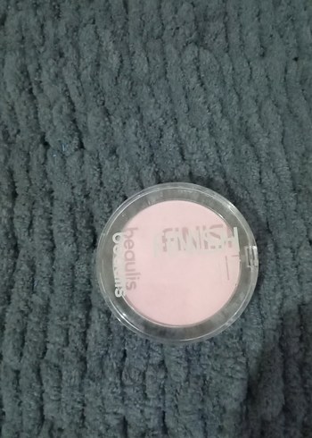 Bej Tonlarda Pastel Makyaj Ürünleri - Görsel 2