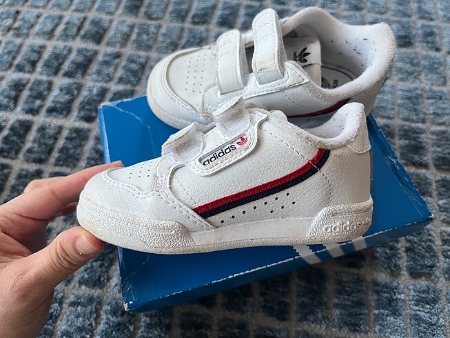Adidas 22 no ayakkabi