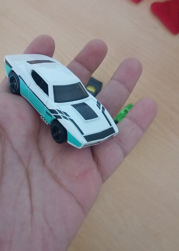 Beden Renkli Oyuncak Arabalar ve Uçak