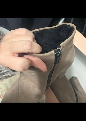 Püsküllü Bej Süet Topuklu Bot - Görsel 5