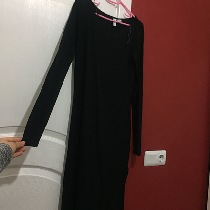 Siyah yırtmaçlı penye elbise 
