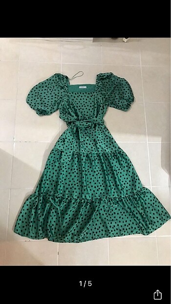 Yeşil puantiyeli elbise