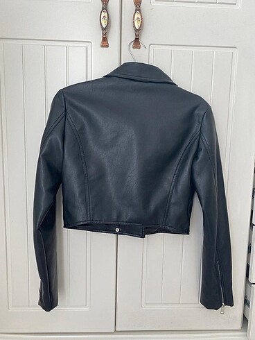 34 Beden siyah Renk Stradivarius Crop Deri ceket
