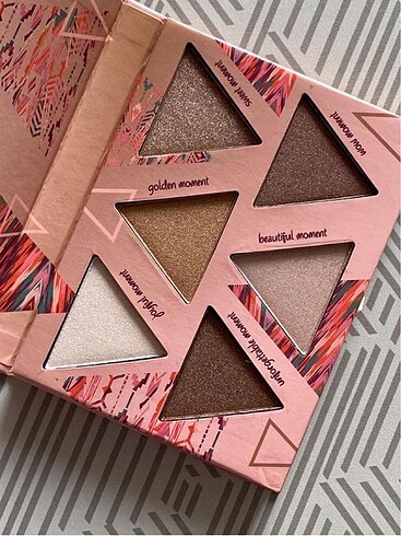 Essence Bronzing Eyeshadow Palet