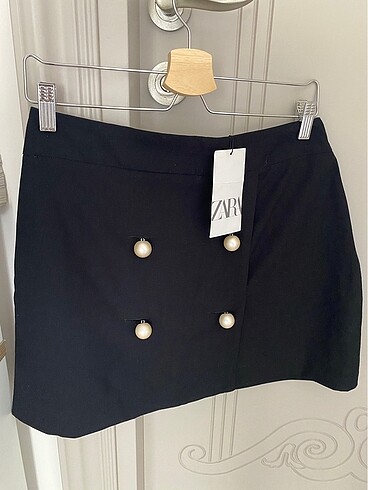 Zara İnci Düğmeli Etek