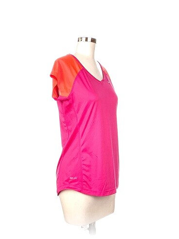 Nike Nike T-shirt %70 İndirimli.