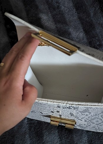 Beden beyaz Renk Beyaz Yılan Derisi Desenli Zincir Detaylı Kadın Deri Çanta