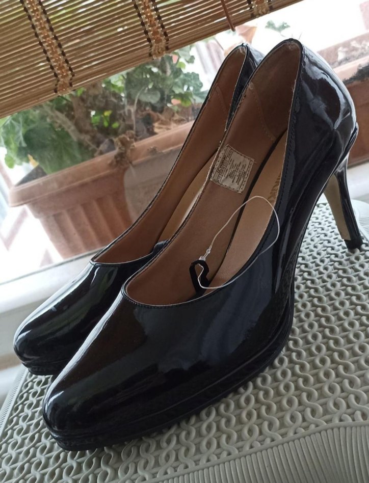 Parlak Siyah Rugan Topuklu Kadın Ayakkabı - Görsel 4