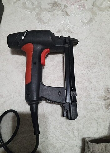 Elektrikli zımba makınası